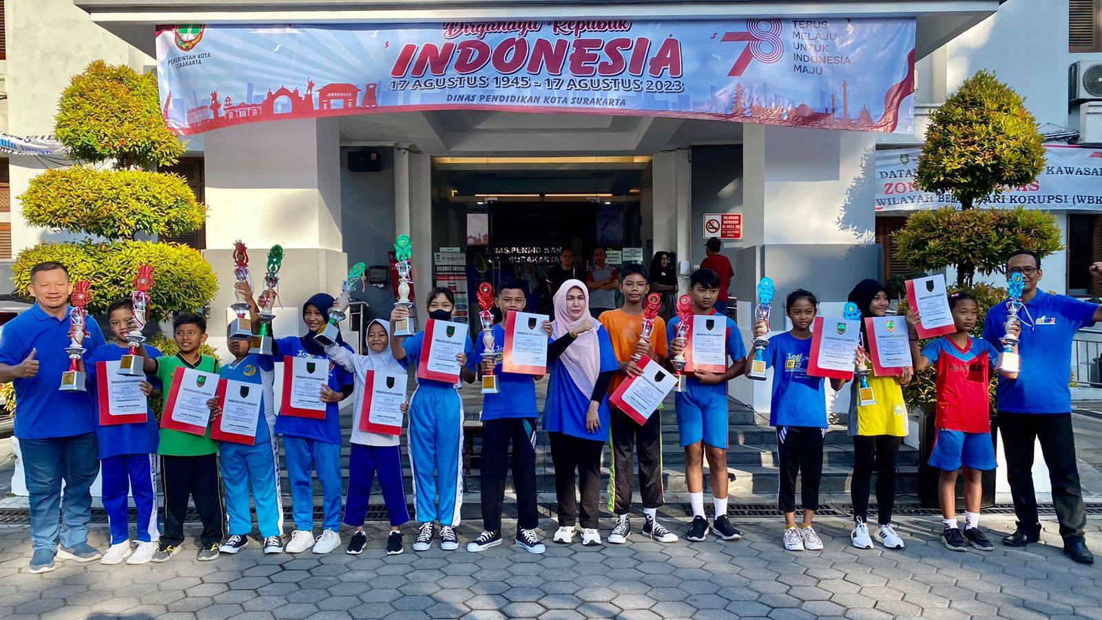 Pembagian Piala O2SN & Pelepasan Kontingen O2SN tingkat Sekolah Dasar kota Surakarta  