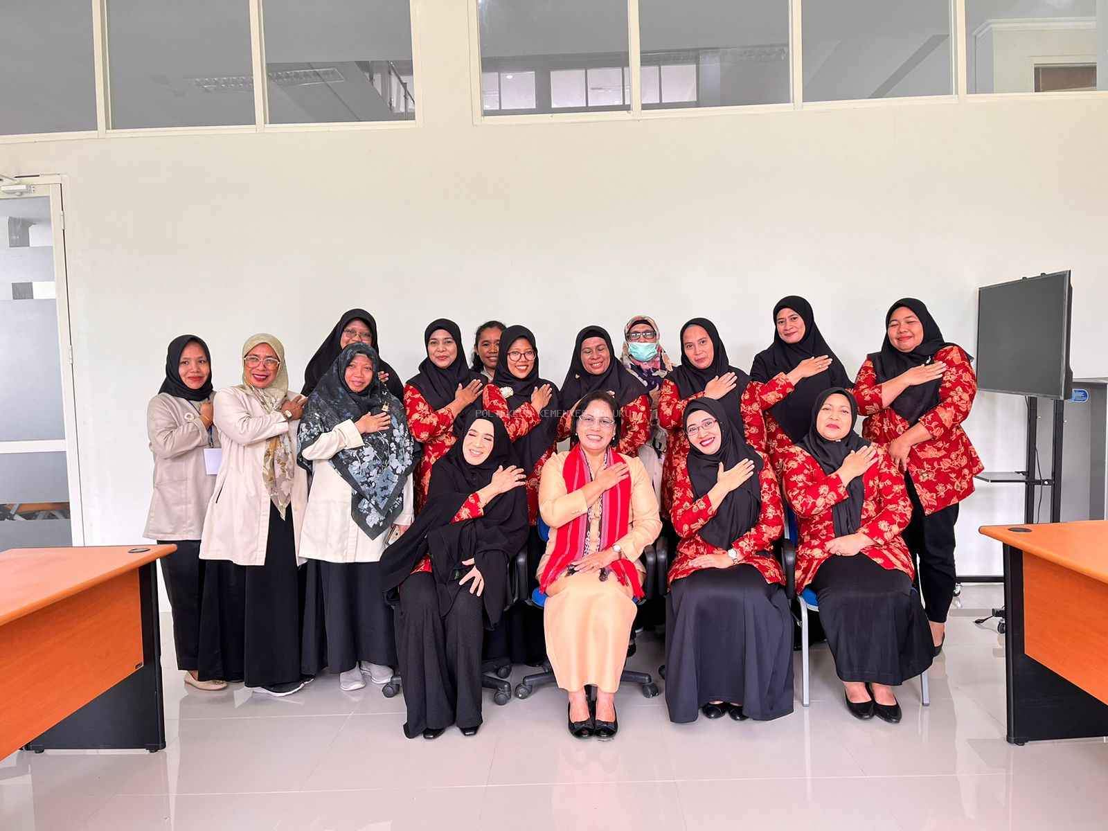 DEWAN WANITA PERSATUAN POLTEKKES KEMENKES MALUKU: SIAP BERKARYA!