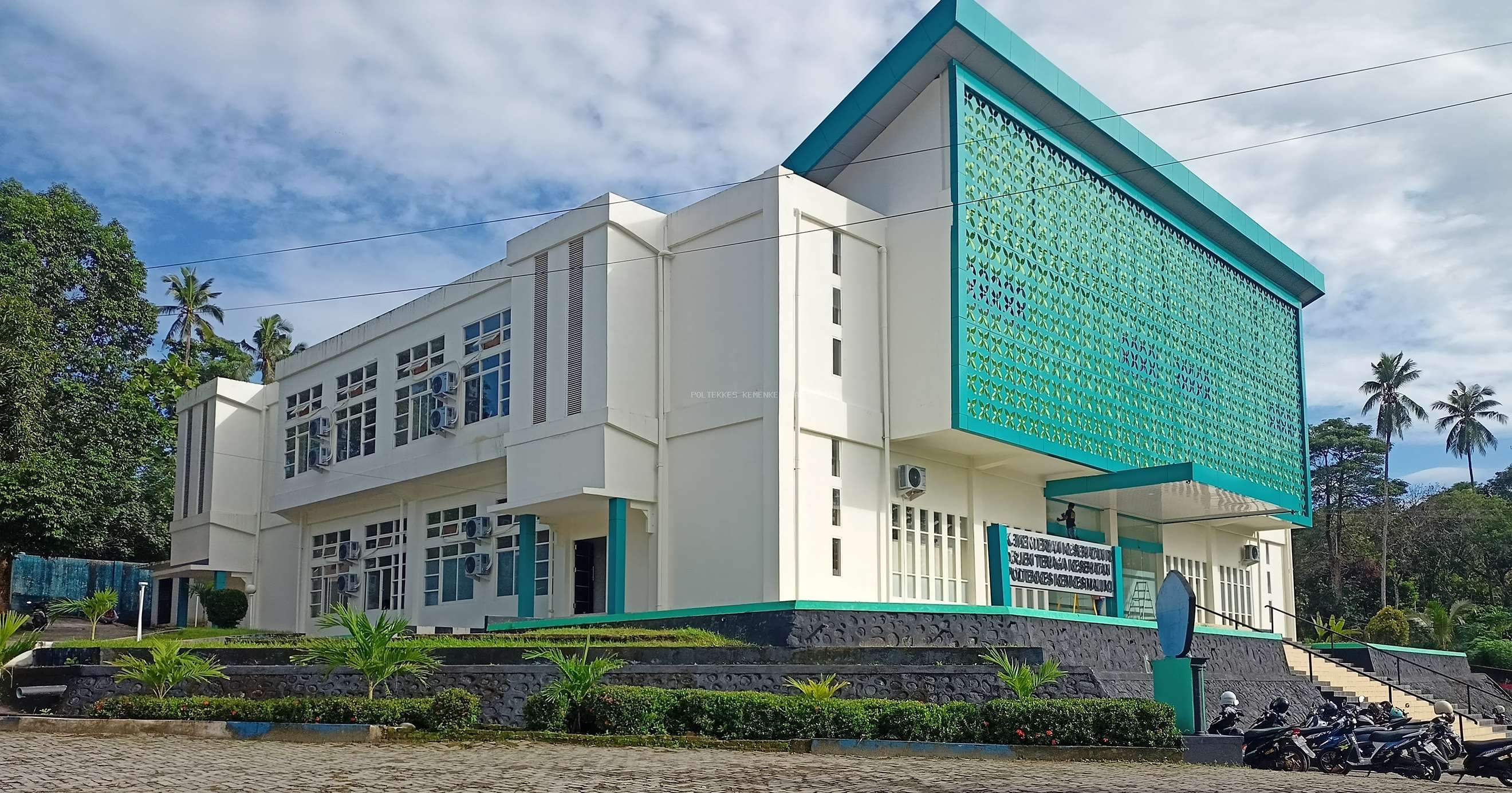 DIREKTUR POLTEKKES MALUKU MENGIKUTI PERTEMUAN PELAKSANAAN TATA LAKSANA PNBP/BLU DAN PK BLU DI LINGKUNGAN DIREKTORAT JENDERAL TENAGA KESEHATAN