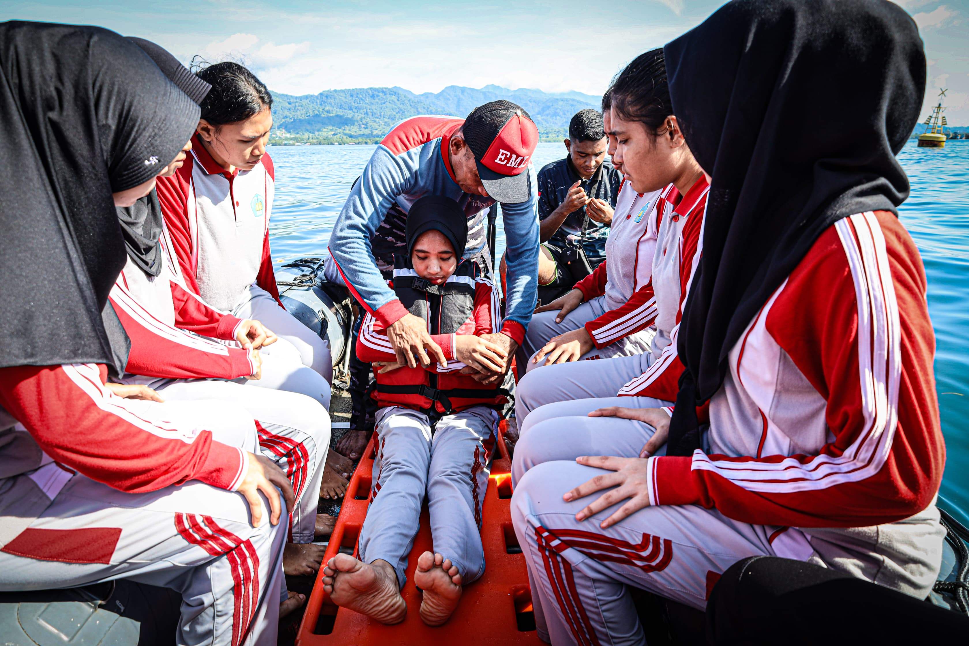 Evakuasi Medis Laut: Dedikasi Tanpa Batas untuk Kesehatan Ibu dan Anak di Daerah Kepulauan.